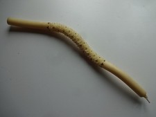 Alte gebogene Kerze für