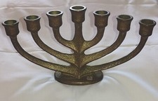 Brutalistischer Kerzenständer