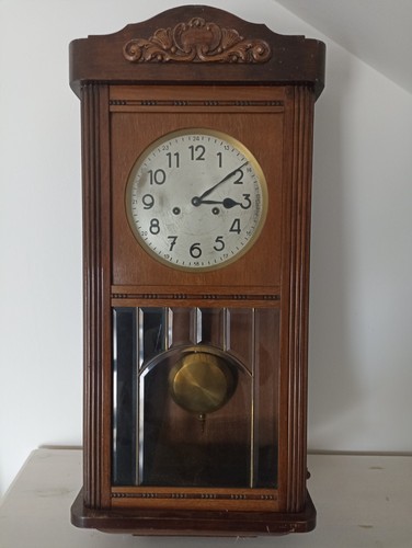 Antike wanduhr mit pendel - wanduhr,