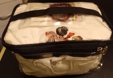 Set Damenkosmetik mit Handtuch und Aufbewahrungsbox