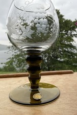 1 Weinglas Römer  olivgrüner