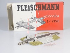 (9988) Fleischmann Gleis Spur  N Bahnübergang 9198 unbespielt in OVP