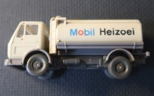 WIKING 810 - MB Tankwagen MOBIL Heizoel (Modellauto H0 1:87)