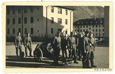 Orig. Foto Soldaten mit Infanteriegeschütz in Kaserne BAD REICHENHALL