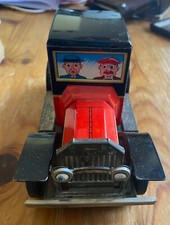 Test Drive Antique Car Wirh Rattling Engine Friction Powered