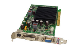 PNY GeFORCE 6200 256MB DDR2 SDRAM AGP   GRAFIKKARTE TV-OUT VGA DVI #GK10522