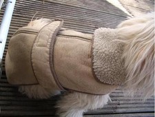 Hunde Winter Mantel WARM Decke mit Teddyfell beige Wildleder-Optik Bekleidung