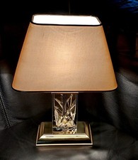 Hochwertige Nachtmann Tischlampe, geschliffenes Kristallglas Fleurie, Messing 