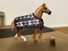 Schleich Pferd mit Decke &