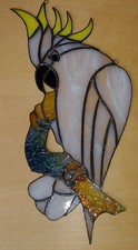Tiffany Fensterbild  Kakadu weiß, gelb, auf einem Ast sitzend 34 x 13 cm