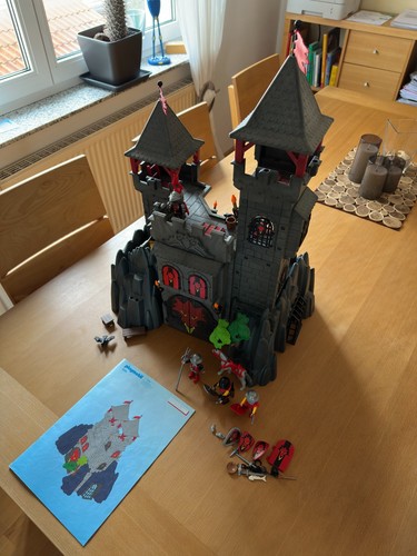 Playmobil schwarze ritterburg - playmobil,