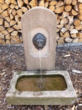 Sandsteinbrunnen, Wasserspiel, Brunnenstein, Steinbrunnen, Stele, Gartenbrunnen