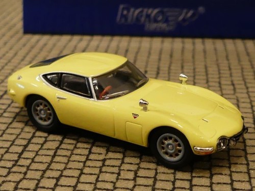Ricko toyota 2000 - 1/87,