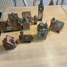 Spur N Modelle, 9 Stadgebäude + Feuerwache 2x + Stadtturm 1:160 Zusammengebaut