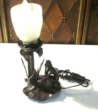 Bronze Lampe mit Frau Akt im Jugendstil, Unleserlich Signiert, H: 35,5cm
