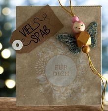 Anhänger Geschenk Mitbringsel Handmade Holz Handbemalt Püppchen Schmetterling