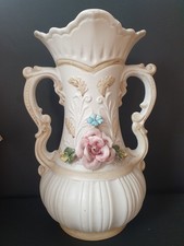 Capodimonte vintage vase mit zwei Henkeln und Blum, 27 cm, Italien.