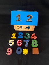 Holzspielzeug Haus - Steckspiel - Motorik