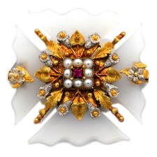 Biedermeier Gold Chalzedon Brosche als Malteser Kreuz um 1830