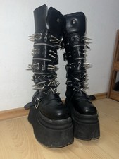 Massive Gothic Plateau-Stiefel
