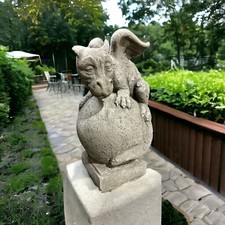 Drache auf kugel - auf, massive