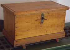 Biedermeier Flachdeckel Truhe Weichholz Kiste ANTIK HBT 24x40,5x23 cm