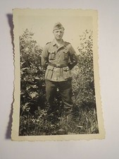 stehender Soldat in Uniform