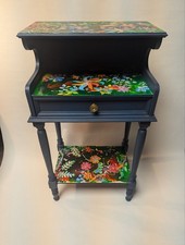 Restaurierter Beistelltisch