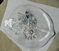 schöne Glas-Schale / Servierplatte / Obst-Teller - satiniert - Blumenrelief !
