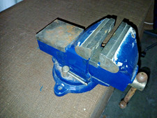 Schraubstock drehbar - mit 100 mm breiten Backen