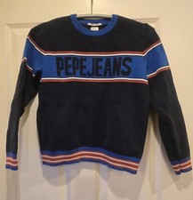 Schöner Jungen Pullover von