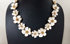 Oscar de la Renta - Halskette goldene Blumen weiß emailliert