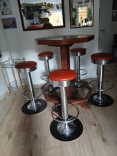 Stehtisch mit 5 Barhocker