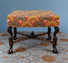 Georgian Revival Klavierhocker Nussbaum Sitz Nadelspitze