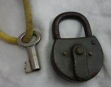 altes Vorhängeschloss früher