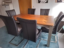 Esstisch mit Stühlen und