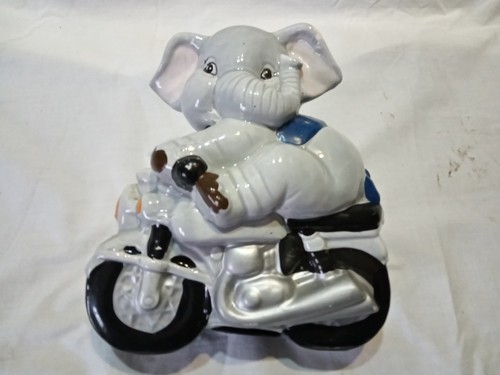 Lustiger elefant auf motorrad - lustiger,