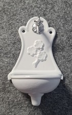 Dora Kuhn  Wandbrunnen