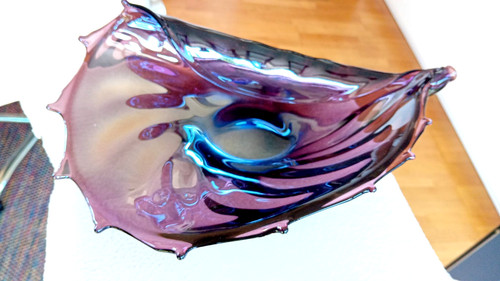 Große glas schale als muschel - schale,