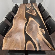 Schwarzer Epoxid Live Edge