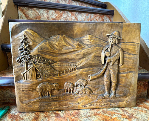 Großes handgeschnitztes
