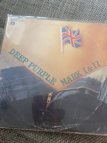 Deep purple mark - &, [doppel