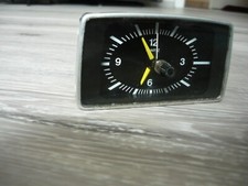 Ford- Oldtimer- Uhr aus den