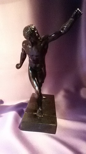 Bronze figur auf marmorsockel - bronze,