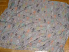 Schal m. Totenschädel -