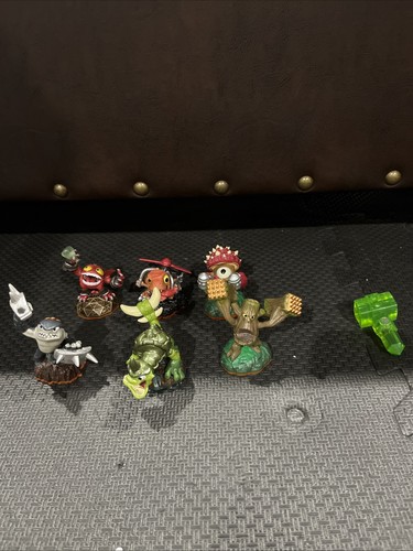 Skylander lot and plus - and, 6