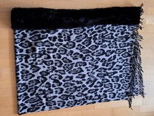 Schal Schultertuch Cape Stola mit Kunst-Fell und Fransen - grau/schwarz