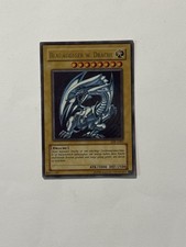 Blauäugiger weißer Drache