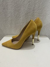 Schöne Senffarbene High Heels mit Metallabsatz