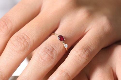 Oval rubin goldring rot 41ct - oval, 0,41ct